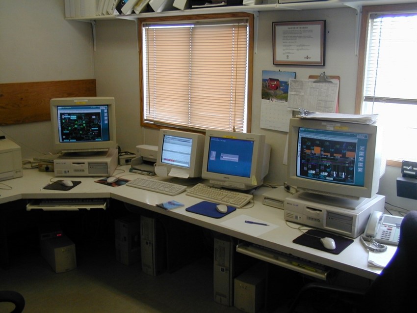 The first control room at our Foster Creek oil sands operation in 1999.